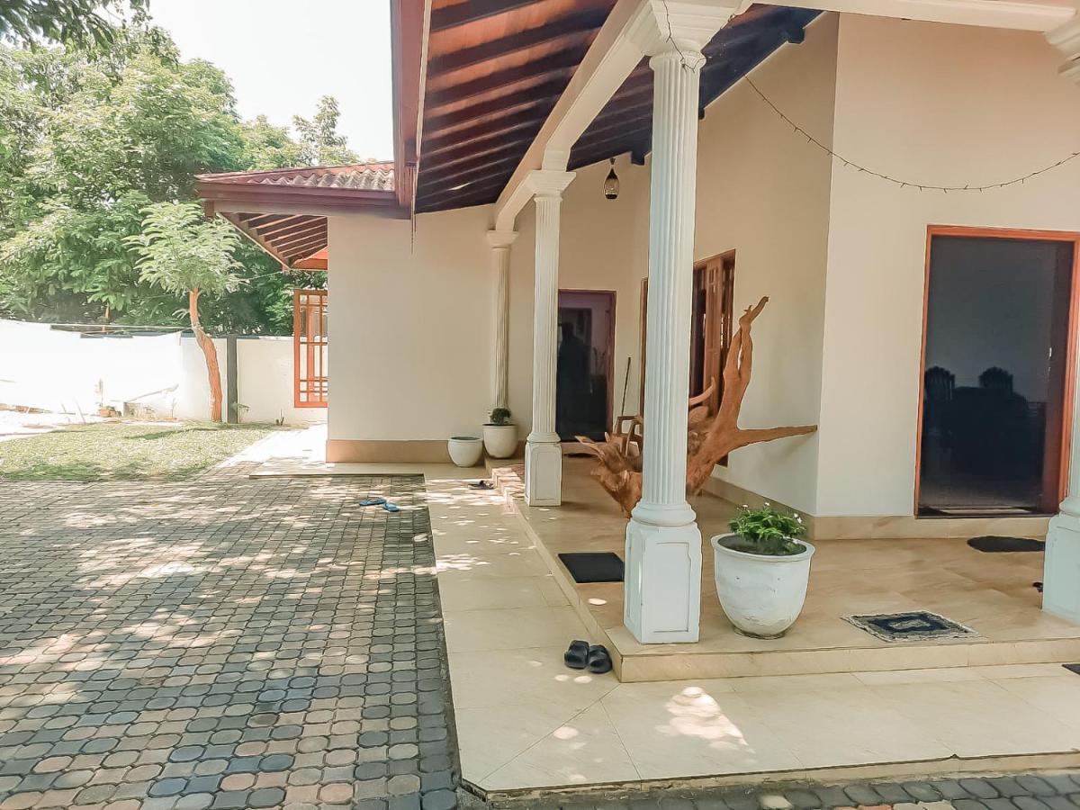 Hotel White House Ratnapura Exterior foto